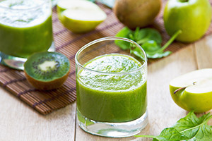 Spinach with Apple and Kiwi smoothie